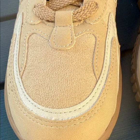 NWOT Women’s Blowfish Malibu sneakers - Picture 4 of 10